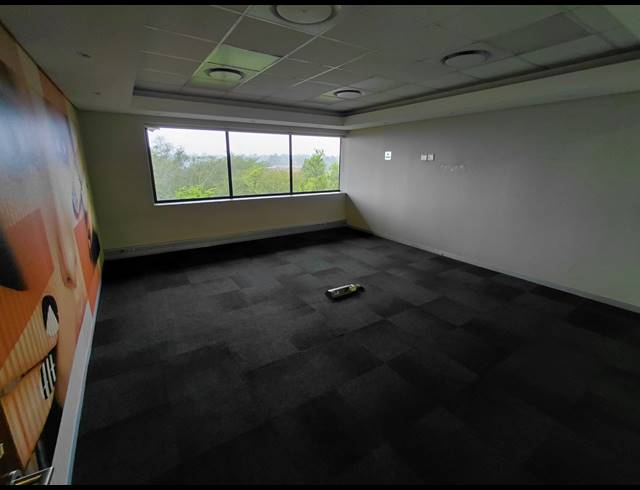 1,960M² OFFICE TO LET IN WOODMEAD